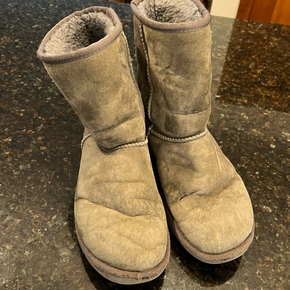 Gray UGGs short boot Worn  great for snow and warmth.